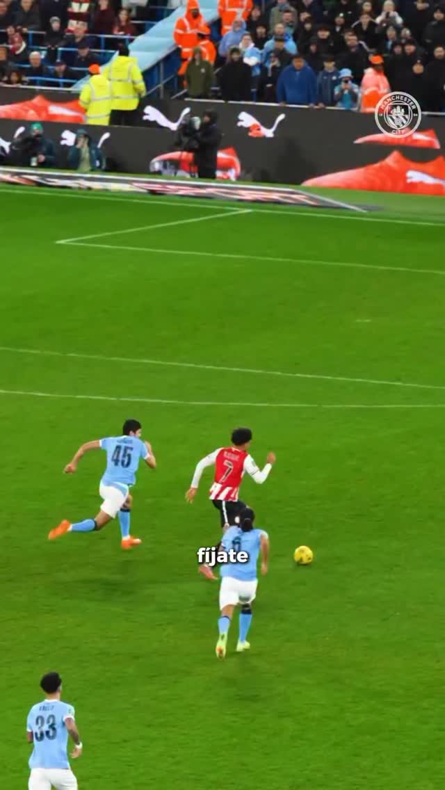 ❌No gana el más fuerte.
❌No gana el más rápido.
Gana el que aplica la fuerza en el momento exacto 💥
Acelera. Apoya. Transfiere desde el suelo hasta el hombro.
Eso es fútbol real. Eso es dominar tu cuerpo.
La fuerza sin control no sirve 🚫
Entrena para competir, no para aparentar.
🔥 Si quieres un plan para ganar fuerza de verdad escríbeme PLAN y me pongo en contacto contigo.
#trainelite #metodo90+ #preparacionpro #futbolista #rendimientoreal