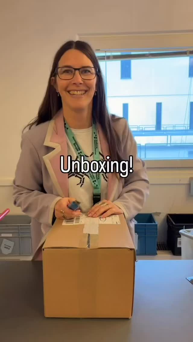 GUNST magasinet begynder at ramme bibliotekerne rundt om i Danmark.
Her er det Aalborg bibliotek, der har modtaget en masse magasiner.
Et kommer ud til alle bemandede biblioteker.
Skal du have fingrene i et eksemplar?