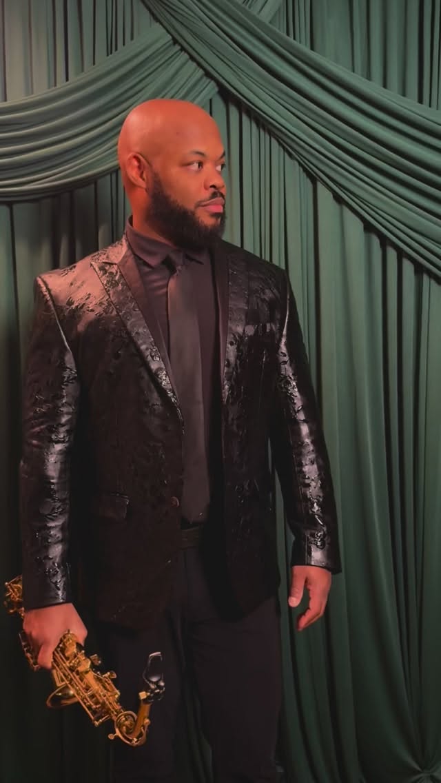 Ezra on Sax 🎷
-
#liveentertainement #weddingsaxaphone