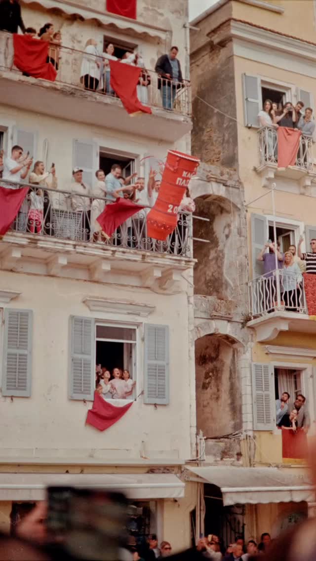 Ça fait longtemps que j’ai envie de découvrir Pâques grec à Corfou. Les innombrables célébrations et traditions, les 19 orchestres, le jet des cruches…, tellement à voir! Sans oublier les excursions sur l’île qui sera printanière et 🌸 fleurie. Et qui sait, on se baignera peut être! #greekeaster #pâques #corfou #ilesioniennes #traveltogreece