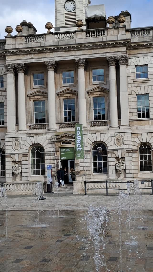 Go see Collect at Somerset House ...last chance today Sunday
#collectlondon #collectsomersethouse #somersethouse #artgallery
#artandcraft
#worldclassgallery
#collect