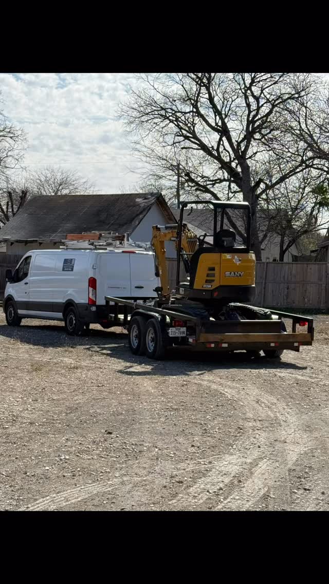 Otro proyecto terminado 💯🔨 Cerca de cedro con postes metálicos para mayor durabilidad y firmeza 💪🌲 Si quieres algo bien hecho y que dure años, no dudes en contactarnos al (210) 937-2461🏡✨#contractor #sanantonio #fence #boernetexas #stoneoak