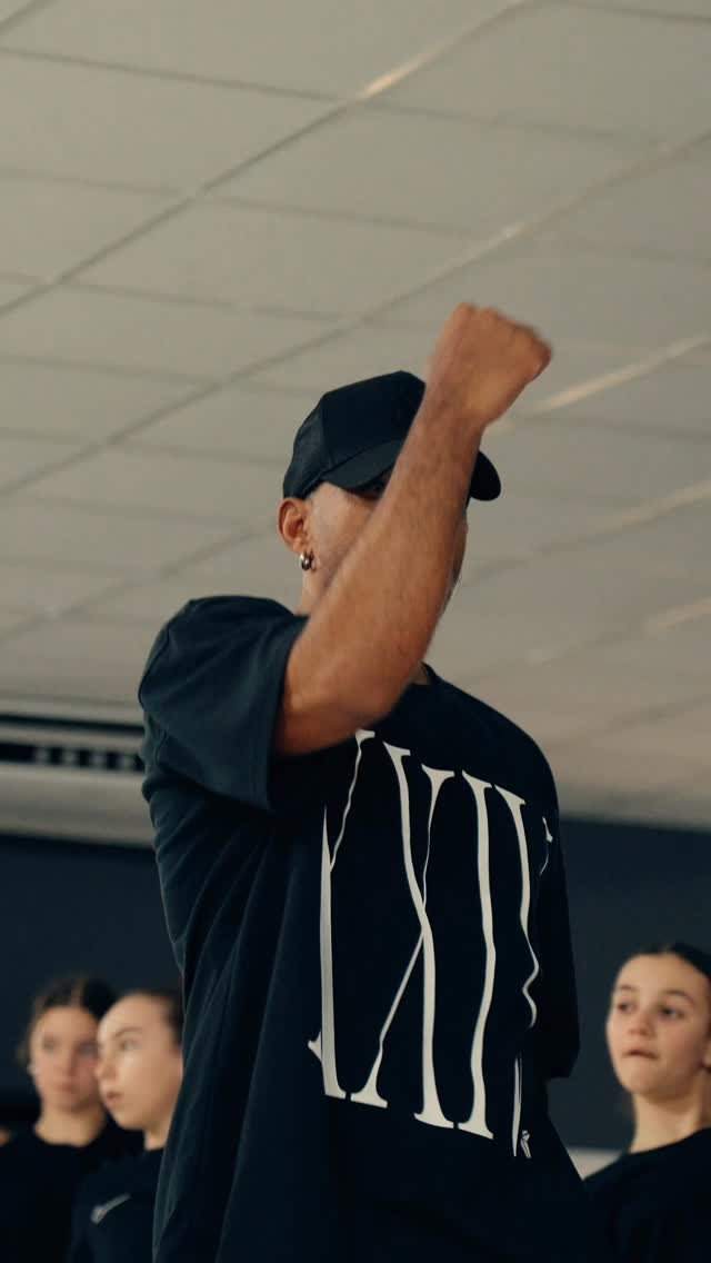 💥 INNEDIT x @fidelbuika 💥
Hace unos días nuestros competidores disfrutaron de esta masterclass con una de las eminencias del Hip Hop en España.
¡Muchas gracias, Fidel❤️🩹!