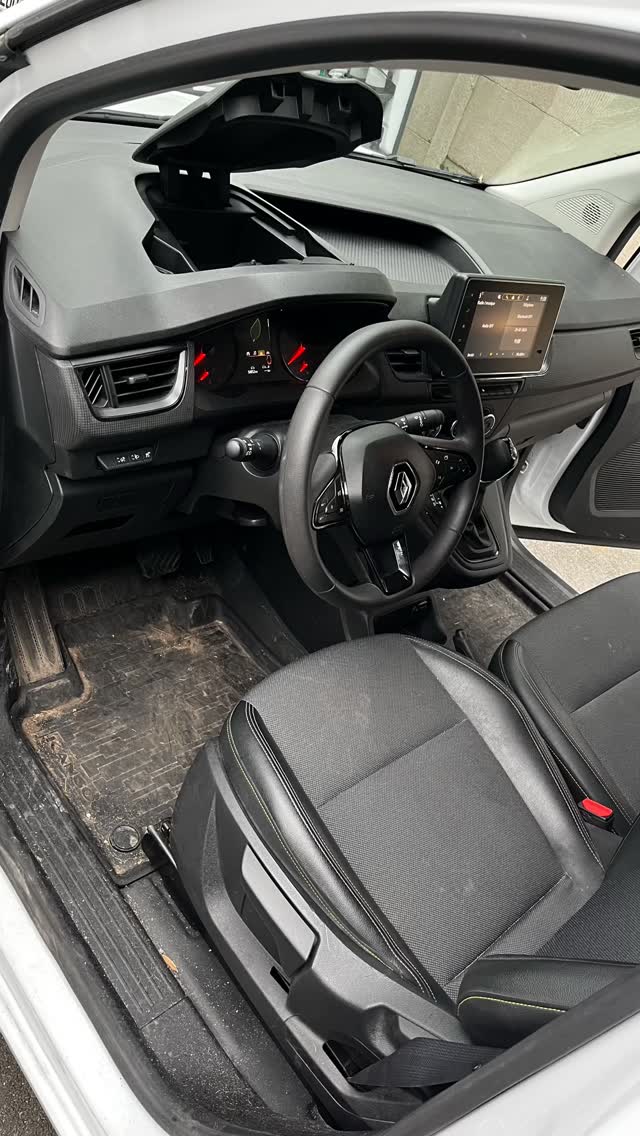 Nettoyage intérieur extérieur d’un Kangoo. Pour travailler dans les meilleures conditions, un utilitaire propre c’est la meilleure solution!
#nettoyageauto #detailing #gironde #avantapres #ironclean