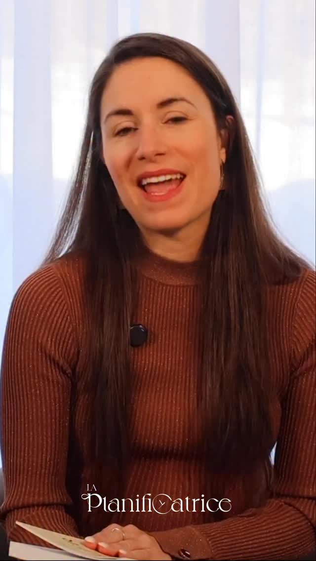 Parce qu’un livre, ça change quand il change de territoire.
Parce que certains passages me sont revenus différemment.
Parce que les mots qui ont résonné chez les femmes de ma communauté… ont aussi résonné en moi.
Dans les prochains jours, je vais vous partager ces petites capsules.
Des extraits.
Des phrases qui réveillent.
Des lignes qui apaisent.
Peut-être que l’une d’elles fera écho à votre propre saison. 🤍
Et vous, quelle phrase vous a le plus touché ou secouée ?
Si vous sentez que c’est le moment pour vous d’avancer autrement (sans vous brûler, sans vous perdre) je vous invite à lire Avancer sans s’épuiser.
Ce livre pourrait être exactement la respiration dont vous avez besoin. 📖✨
Disponible partout dans la francophonie ✈️🥹🌏