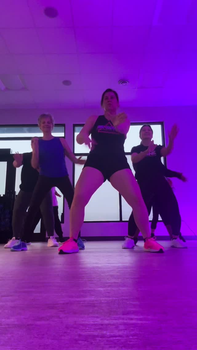 Some post class fun with Bring It Back @travisporter
This is a FUN community! 🤩🤩🤩
We want you part of it. Join us 👇
www.upbeatfitness.ca
#upbeatfitness #shinedancefitness #yxefitness