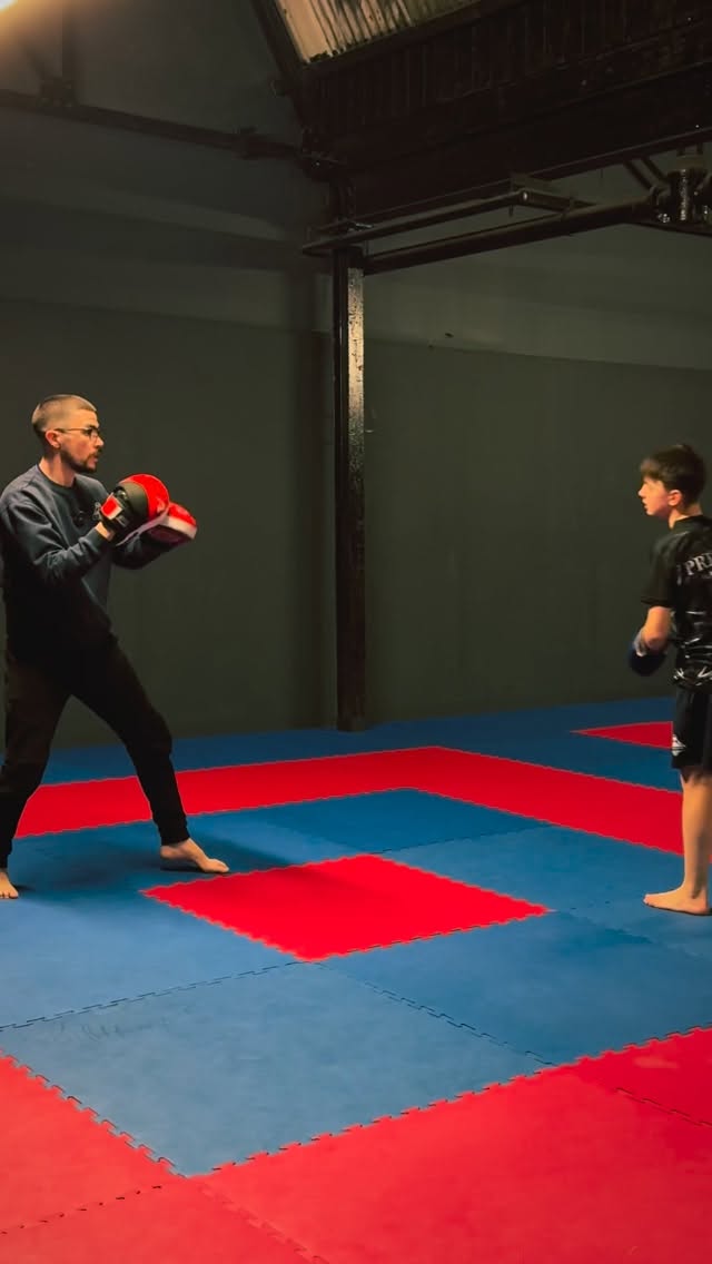 Mic’d Up 🎙️
A technical session with @ay44z_ali and @baxter_charlie451 improving application, understanding and the IQ behind their techniques. 💯
Coach @will.taylor23 behind the mic developing the habits to take the boys to the next level ☝🏼
(And maybe some dance moves at the end 👀)
#martialarts #kickboxing #nottingham #wako #padwork