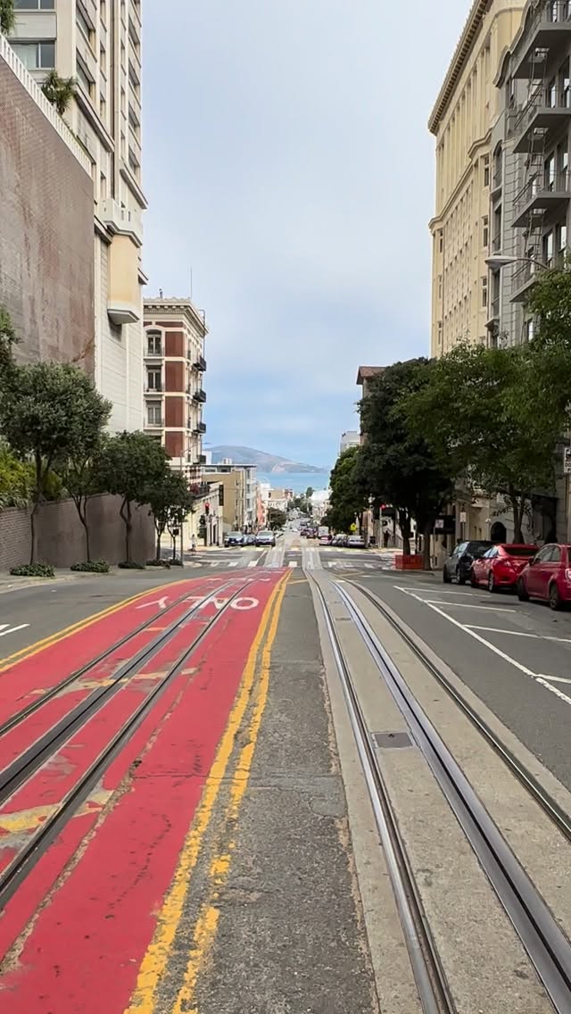 POV: you’re standing on the side of a street car
.
.
.
#MySecretSF #AtTheOmni #SanFran #VisitCalifornia #YesVisitCalifornia