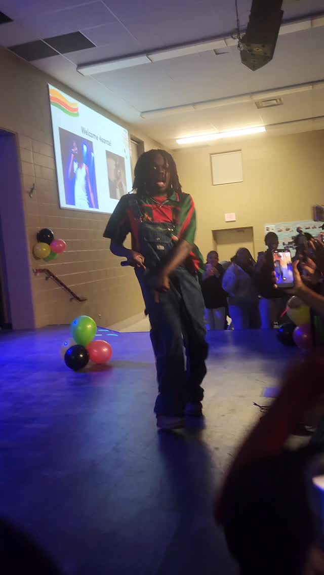 Shout out to the @dsbniagara for having me at their “Young, Black & Gifted” event this is one of many fire clips from that night
🤳🏽: @itzz.ayyy
#4sante #stcatherines #rapshow #explore