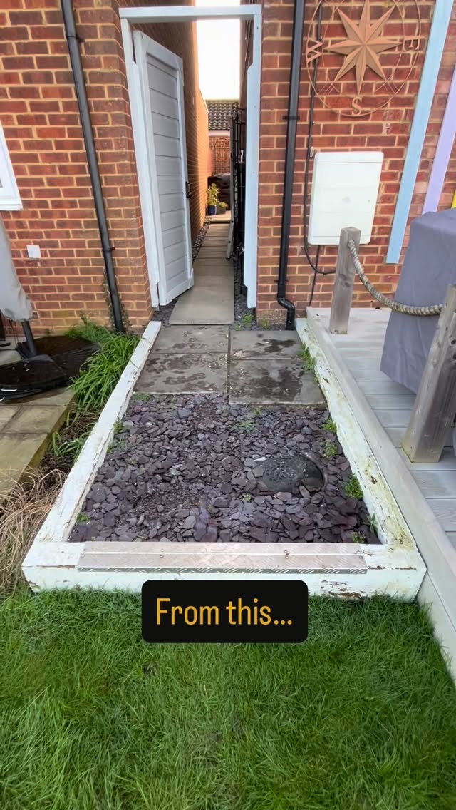 🪄 Transformed these two small hard standing areas for a returning client of ours.
Using grey Indian sandstone and a charcoal block to create a border 🙌🏻
#landscaping #garden #patio #sandstone