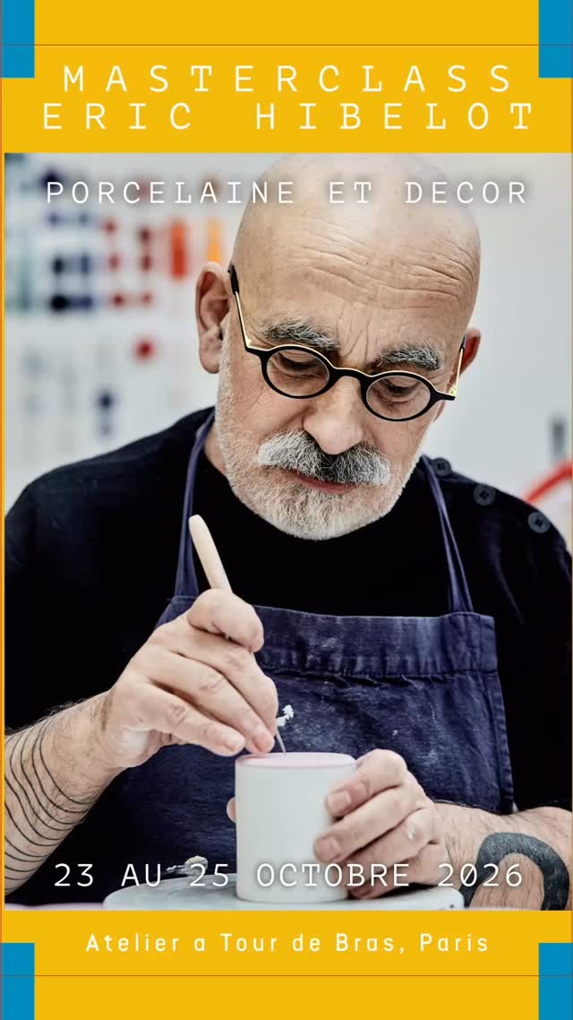 Du 23 au 25 octobre 2026, l’atelier À Tour De Bras à Paris a le plaisir d’accueillir le céramiste Éric Hibelot pour un stage exceptionnel consacré à la couleur et à la créativité en céramique.
Reconnu pour ses pièces lumineuses et audacieusement colorées, Éric Hibelot explore la relation entre forme, matière et émotion à travers un langage visuel plein de vivacité.
Durant ces trois jours, il partagera son approche singulière du travail de la porcelaine à la plaque et des engobes, en accompagnant chaque participant dans la recherche de sa propre expression chromatique.
Ce stage s’adresse aux céramistes, amateurs ou professionnels, désireux d’expérimenter de nouvelles harmonies et d’affirmer leur univers personnel. Une belle occasion d’échanger, d’apprendre et de se laisser inspirer par l’énergie et la générosité d’un artiste qui place la couleur au cœur de sa démarche.