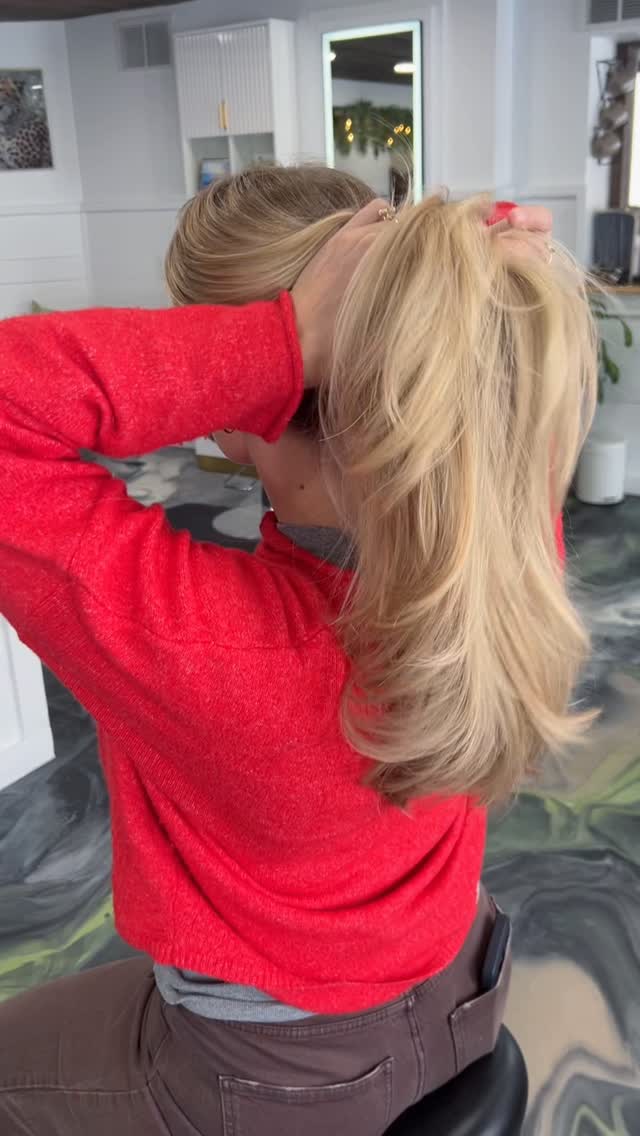 She has wings😇🪽🪽 long layers for spring☀️
#michiganhairstylist #springhaircuts