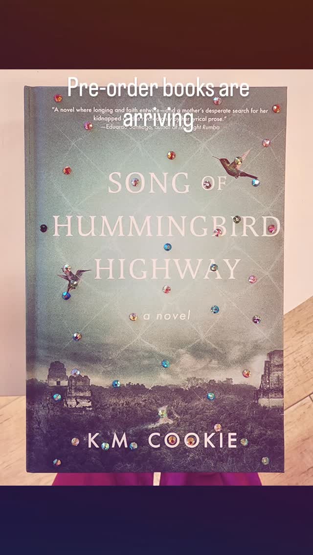 Pre-order books are arriving across the country.💖 Someone bedazzled their copy. 💠And my first Amazon review arrived. ⭐️⭐️⭐️⭐️⭐️🙏
Come on Sparklers - Are You Creating?
#SongofHummingbirdHighway #magicalrealism #debutnovel #areyoucreating #koehler