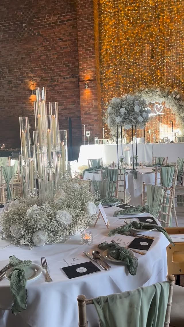 💕Pairing sage green with black! Who would have thought it would turn out like this!
#venuedecor #venuestylist #weddingflower #bridetobe #cheshirebride