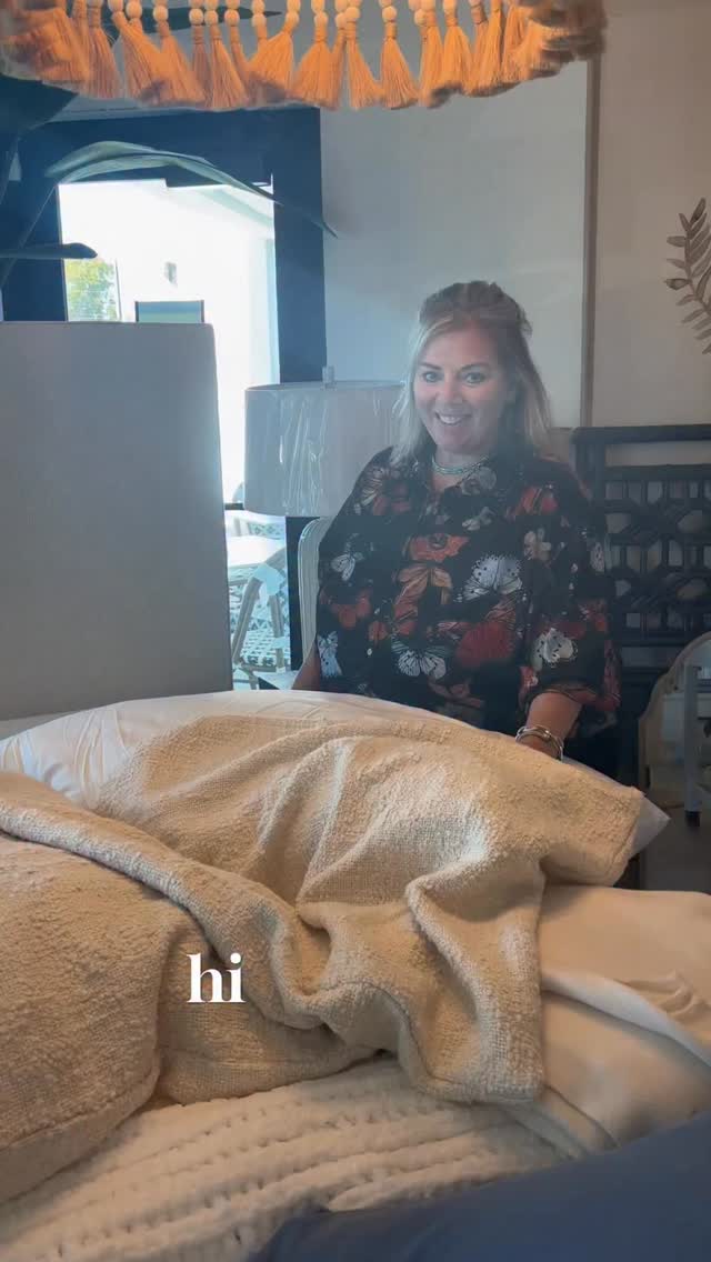 There’s something about a beautifully layered bed 🛌🤍
The texture.
The pattern.
The finishing touches that make it feel collected— not staged.
Maria is working her magic, and these beds are ready to inspire your next refresh. ✨
Come see them in person!
#florida #bed #style #layering #localbusiness