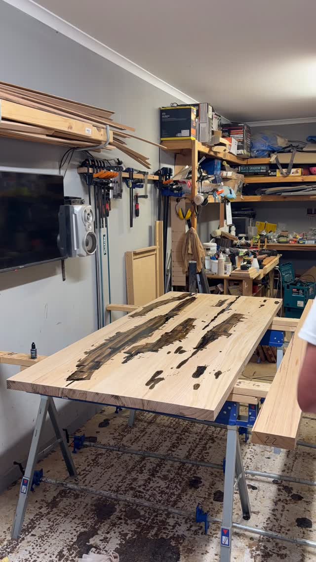 Resin sand up and cutting this cracker messmate door to size 👌
.
.
.
#interiordesign #bespoke #construction #handmade #frontdoor