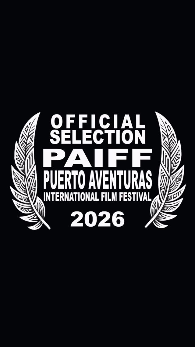 The Dog, My Father And Us.
Dir. by Pablo Arturo Suárez (Ecuador), 90 min, Session 5
This darkly humorous family drama centers on a 45-year-old man whose life begins unraveling all at once, forcing him to confront work, marriage, aging, family tension, and long-buried resentments. As director Pablo Arturo Suárez notes, the film uses humor to explore how Sebastián must “change and reformulate” his life, making this a relatable and emotionally rewarding watch for anyone who understands that family chaos often reveals what matters most.
#paiff #pafilmfestival #puertoaventuras #filmfestival #rivieramaya #tulum #playadelcarmen #filmfest
Este drama familiar de humor oscuro se centra en un hombre de 45 años cuya vida comienza a desmoronarse de golpe, obligándolo a enfrentar el trabajo, el matrimonio, el envejecimiento, las tensiones familiares y resentimientos enterrados desde hace mucho tiempo. Como señala el director Pablo Arturo Suárez, la película utiliza el humor para explorar cómo Sebastián debe “cambiar y reformular” su vida, convirtiéndola en una experiencia cercana y emocionalmente gratificante para cualquiera que entienda que el caos familiar a menudo revela lo que realmente importa.
@nosotros_mipapa_elperro ros