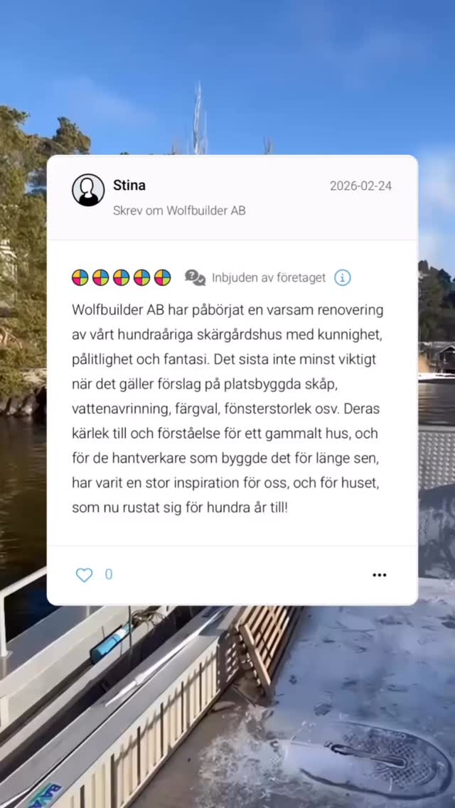 Hur är det att anlita oss? 💭 Såhär säger våran kund Stina!
Wolfbuilder AB har påbörjat en varsam renovering av vårt hundraåriga skärgårdshus med kunnighet, pålitlighet och fantasi. Det sista inte minst viktigt när det gäller förslag på platsbyggda skåp, vattenavrinning, färgval, fönsterstorlek osv. Deras kärlek till och förståelse för ett gammalt hus, och för de hantverkare som byggde det för länge sen, har varit en stor inspiration för oss, och för huset, som nu rustat sig för hundra år till!
Stort tack för era fina ord – det betyder mycket för oss och vårt team 💛