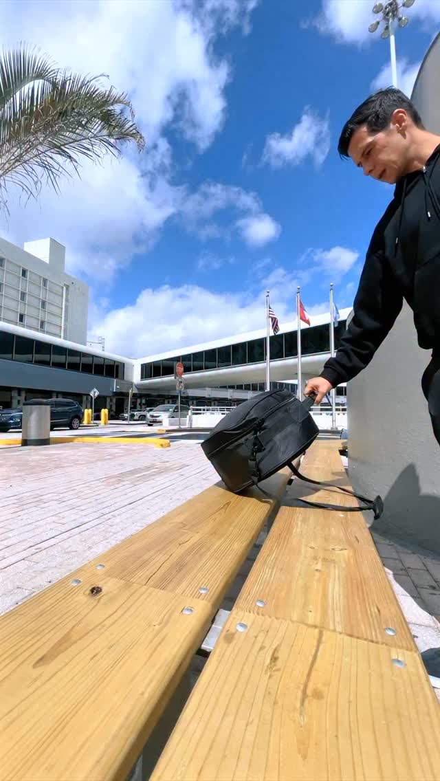 🗽🥁Esta semana estuve en Nueva York para una audición (es todo lo que puedo decir).
Gracias por la oportunidad, la hospitalidad y la confianza.
Gracias @zildjiancompany @vicfirth por el apoyo de siempre y a mi hermano @chrisfrochaux por acompañarme 🖤
Volver a NYC siempre es muy nostálgico para mi. Viví en Manhattan y New Jersey entre 2000–2002, y cuando me fui dejé una parte de mí allá.
Hoy agradezco poder regresar para seguir haciendo lo que amo y que la vida me siga abriendo el camino.
Si ahora mismo estás pasando por un momento complicado, recuerda: los tiempos difíciles son temporales, igual que los buenos. Nada es para siempre.
Las puertas se abren y se cierran. Pase lo que pase, hay que seguir, estar presente y honrar el recorrido, porque mañana todo puede cambiar. Resiste y destruye.
#drumlife #drums #drummerworld #baterista #drumstagram #drummerlife #drummer #zildjianfamily #drum #bateristaslatinos #nyhc #punkrock #punkdrummer #hardcorepunk #newyorkhardcore #drumlifestyle #drumlessons #drumtips #drumsticks #drumsolo #nycpunk #nyc