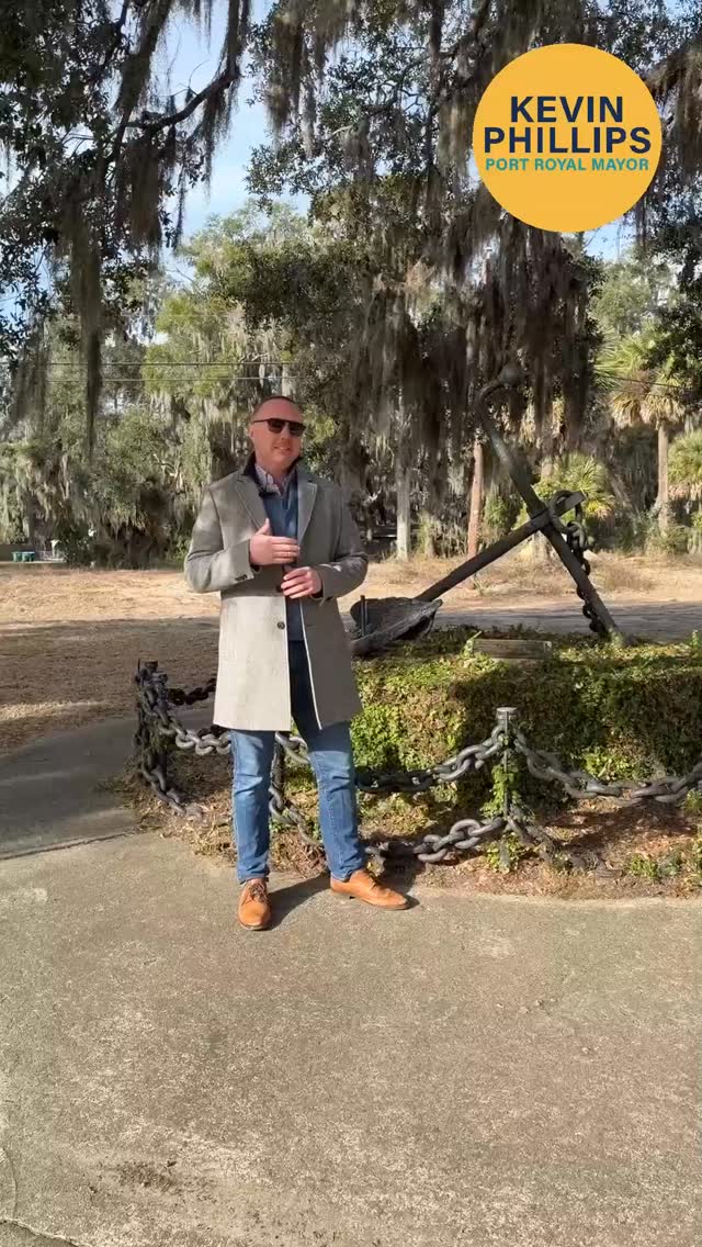 Beautiful setting on Paris Avenue, Port Royalâs main street, featuring an old fashioned anchor circa 1850.
Anchor Marker Text: "Found At A Point 14 Miles From Fripp Island, S.C. At A Depth Of 50 Feet. Recovered In 1974 By The Shrimping Trawler 'Bobbyâs Young n' Of Port Royal, S.C. And Loaned To The Town By Her Captain, Bobby Chaplinâ
#portroyal #lowcountryliving #history #smalltownhistory