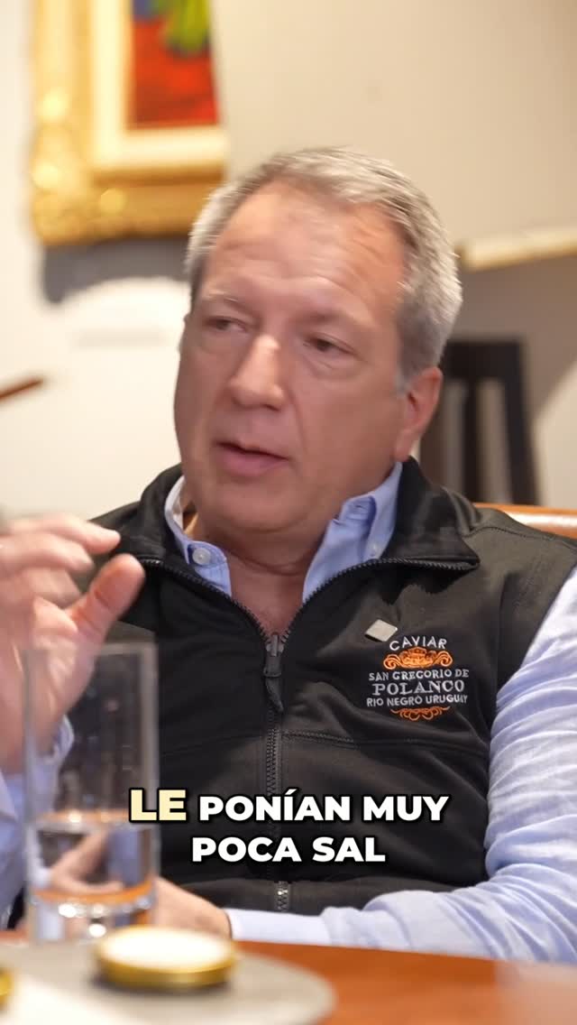 🎙️✨ Si crees que el caviar es cualquier perla de pescado… este episodio es para ti.
En el podcast, Paladares y Relatos de Gastrosophía, conversamos con @caviarpolancomexico sobre lo que realmente define al verdadero caviar.
El auténtico proviene exclusivamente del esturión.
No todo lo que parece caviar lo es ⚫🐟
Especie, curación y calidad cambian por completo la experiencia en la boca 👨🏻🍳✨
🎧 Escucha el episodio completo en Spotify, Apple podcast
▶️ Míralo en YouTube
📲 Síguenos en Instagram, TikTok y Facebook