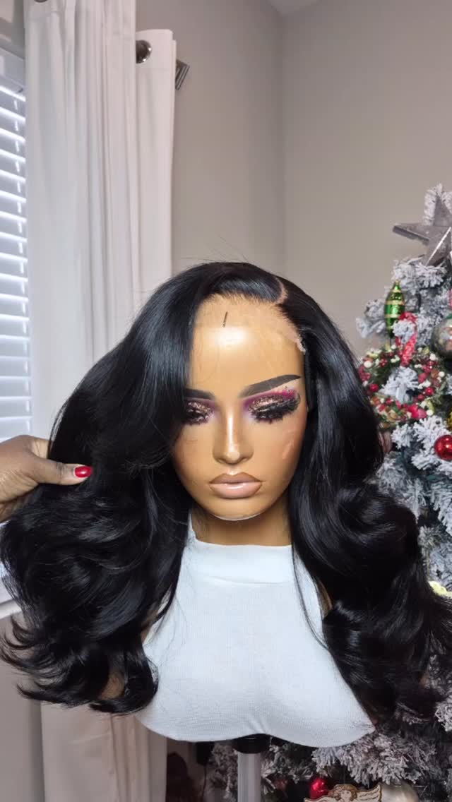 I love me a mennequin with some dramatic eyes. What do we think?
@williewigs
#wigbusiness #wigcustomization #customizedwigs #gluelesswigs #humanhairwigs