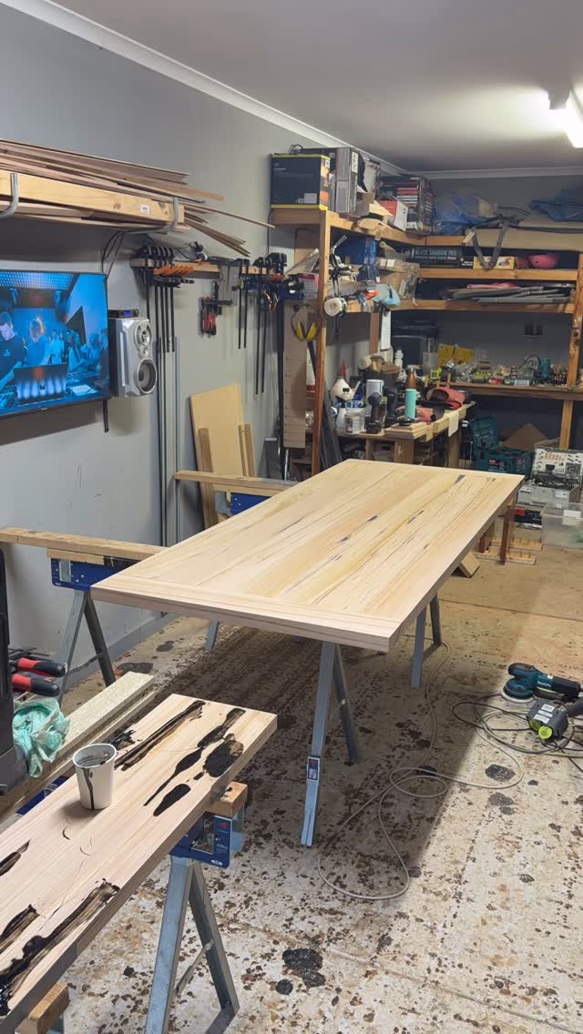 Final sand and first coat of oil on the messmate door.. love how the @osmo_australia has brought out the fiddle back in some of the planks @glencoetrade has come up with the good again 🤤 this will be heading out to its forever home in Richmond in the next few days 👌
.
.
.
.
#frontdoordesign #customwoodwork #handmadedoor #luxuryhomes #trending