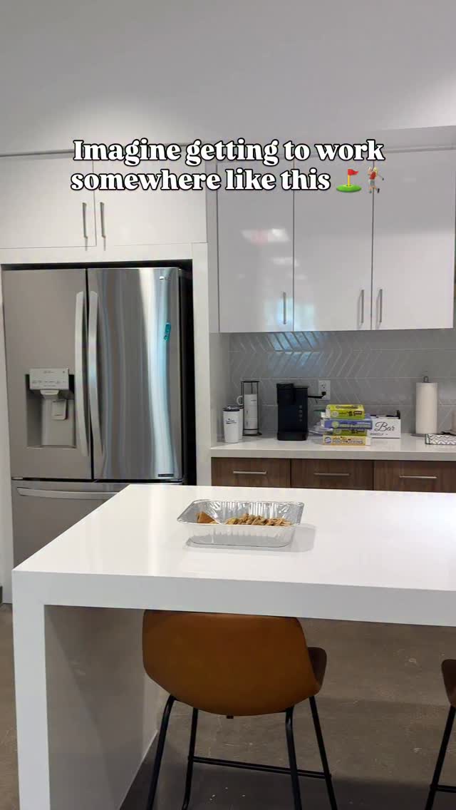 Welcome to BackSwing HQ ๐ Follow @backswing_hq for office life, behind-the-scenes, and all the chaos that happens between golf events.
#officelife #office #officecontent #golfculture #relatablereels