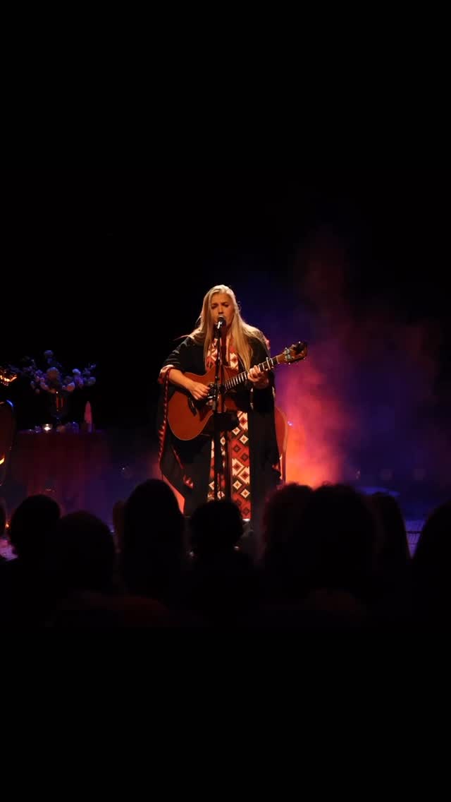 There are some voices that just know, and get you in all the right places.
@yael_deckelbaum is one of those voices.
And we are soo grateful that she is coming to the UK to share a very special day with us women.
Are you ready to join us and allow yourself to be opened by her incredible voice, songs and stories.
We can’t wait to welcome you 🤍
#peacenow #medicinewoman #internationalwomensday #womencelebratingwomen