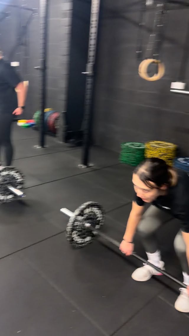 Monday evenings @hyletefit 😍 Everyone with their own personal reasons and motivation, but brought together by unity of effort and hardship. This numbs the differences in people and brings them together into community 🤙
Keep moving and keep striving through adversity. We are stronger together 🏋️♀️
#hyletefit #swaffhamfitness #functionalfitnesstraining #fitnessmotivation #fitnessjourney