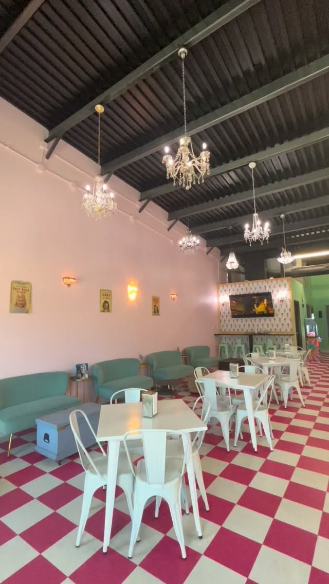 Hop around the Hill is coming soon, and this time there’s food vendors too! Next weekend will come quick so don’t miss it! This event will benefit The Dwelling Place! #hoparoundthehill #shoplocal #icecreamshop #sweetretreattx