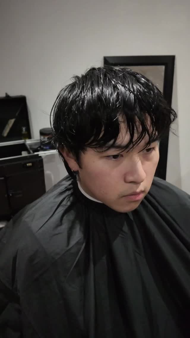 ABB Vibes Only.
Clean taper on the sides.
Soft textured perm on top & back for movement and layers.
Subtle but powerful transformation.
📍DM to book
#mensperm
#taperfade
#texturedhair
#asianhair
#torontobarber