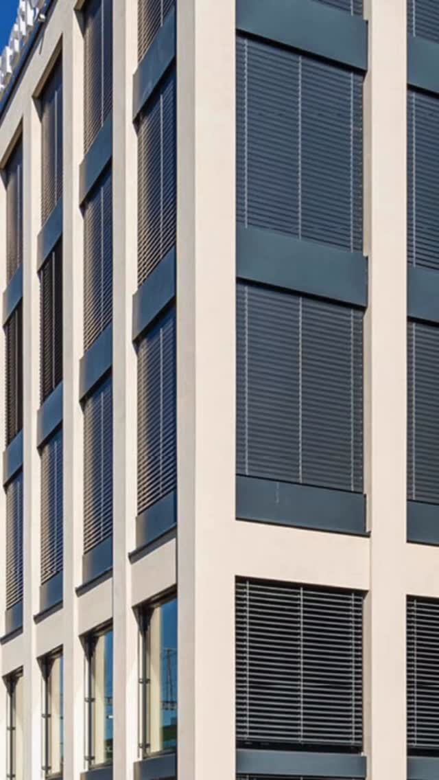 Erfahrung in einem Ingenieur- oder Architekturbüro ist von Vorteil, aber kein Muss. Auch wenn du frisch aus der Lehre kommst oder am Anfang deiner Laufbahn stehst, bist du bei uns willkommen.
Bewirb dich jetzt – wir freuen uns auf deine Unterlagen.