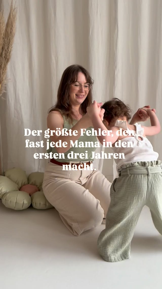 Die ersten drei Lebensjahre sind die intensivsten im Leben einer Mutter.
Geburt. Heilung. Stillen. Schlafmangel. Identitätswandel.
Und gleichzeitig:
so viel Nähe wie nie wieder.
so viel Vertrauen wie nie wieder.
so viel „Mama ist meine ganze Welt“ wie nie wieder.
Viele Mütter haben hunderte Fotos von ihrem Kind
aber kaum Bilder mit sich selbst.
Diese Zeit ist nicht nachholbar.
Und sie verdient es, festgehalten zu werden.
Ein Fotoshooting im ersten Jahr.
Ein weiteres im zweiten.
Ein drittes im dritten.
Drei Kapitel.
Eine Geschichte.
Eure Verbindung.
Speichere diesen Beitrag, wenn du dich erinnern möchtest.
Und teile ihn mit einer Mama, die das hören muss und folge mir @soulmom.era @soulmom.era @soulmom.era
#mutterschaft #erstesjahr #lebenmitkind #mamasein