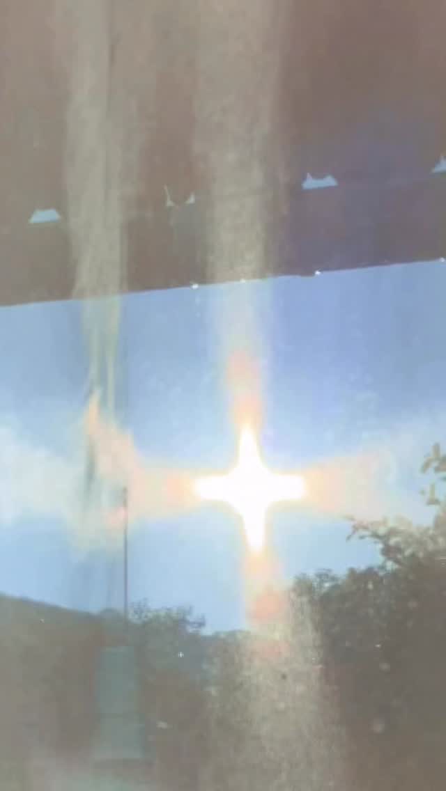 “Salve Mãe cheia de Graça, o senhor é convosco.
Bem aventurada sois vós entre as mulheres e bendito é o fruto do vosso ventre Eu Sou.
Mantenha em mim agora o conceito imaculado de minha verdadeira realidade Divina, a partir deste momento até a minha ascensão eterna na Luz.
Eu Sou o que Eu Sou.
Assim É
Consciência
Existência
Felicidade
Eu Sou aqui
Eu Sou aí
Silvana da Cunha
Cientista Intuitiva • Alquimista • Palestrante
Consteladora Sistêmica Familiar • Terapeuta Holística • Mentora
Fundadora da TQC Cura Quântica®️
e do Despertar Quântico da Consciência
www.florescimentocriativo.com