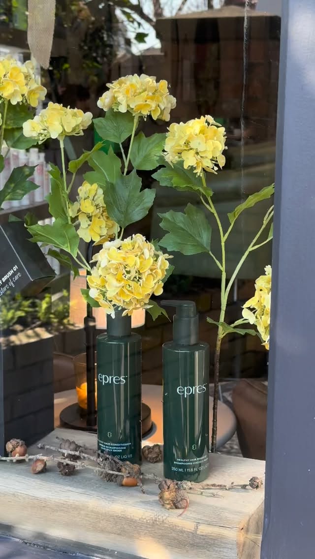 Spring has sprung at Stones 🌼🌼🌼
We are in for a very busy March, we are almost full - if you haven’t booked for April we highly recommend you do to avoid disappointment
We can’t wait to enjoy the sunnier months with you all, transforming your hair for all of your holidays and events this year 🤍
SPRING l HAIR l SUMMER l SUN