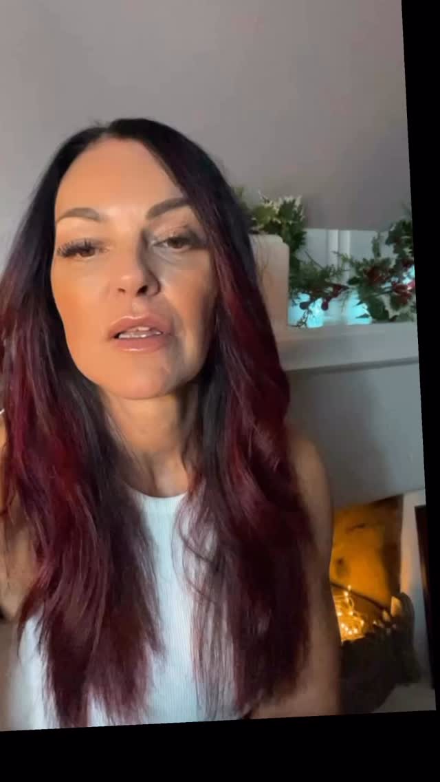 One of my most listened-to podcasts — pelvic health with the fab @caratattertonpilates
Because midlife women are done pretending this stuff isn’t happening.
Leaks. Pressure. Weakness. Confusion.
It’s not something you just “put up with.”
It’s live on my YouTube channel
Excuse the Christmas decorations in the video 😂 I did record this in December honest 😂
#midlifewomen #pelvichealth #menopausematters #hormonalhealth