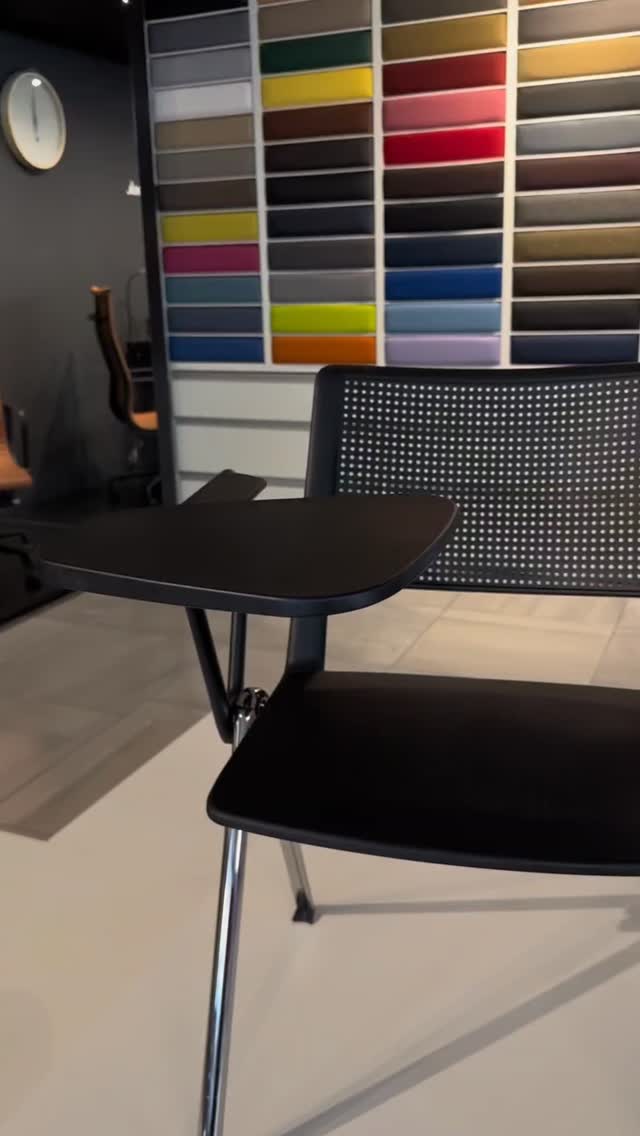 Nuevo pupitre con paleta antipánico 🪑✨
Más seguridad, más comodidad y salida rápida sin obstáculos.
Ideal para aulas modernas que priorizan protección y funcionalidad.
Equipa tus aulas con calidad, agenda tu pedido hoy📩⬇️
#Pupitre #MobiliarioEscolar #RegresoAClases #encontacto