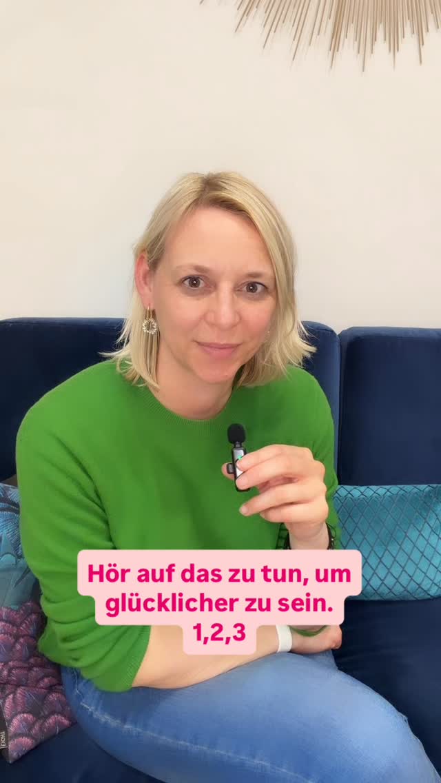 3 Dinge, die man nicht mehr tun sollte, um sich glücklicher und weniger ängstlich, gestresst und überfordert zu fühlen.
💬 Was davon darfst du als Erstes loslassen, um innerlich ruhiger zu werden?
📌 Speichere es dir als Reminder ab. Teile es mit jemandem, der das gerade hören muss.
#selbstwert #innerestabilität #happiness #glücklich