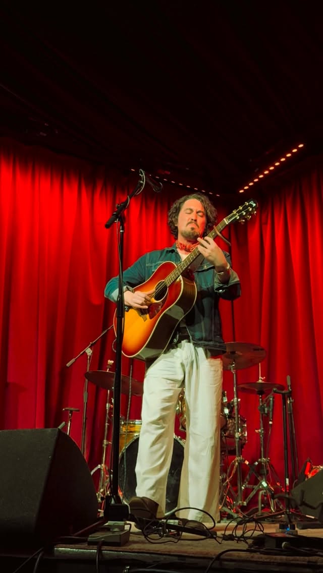 You see the damage. You see the defences. And you stay anyway 🌹
“Still” ft. @georgiavanetten out now everywhere. Listen with the link in my bio x
#newmusicalert #newmusic #originalsong #acousticsoul