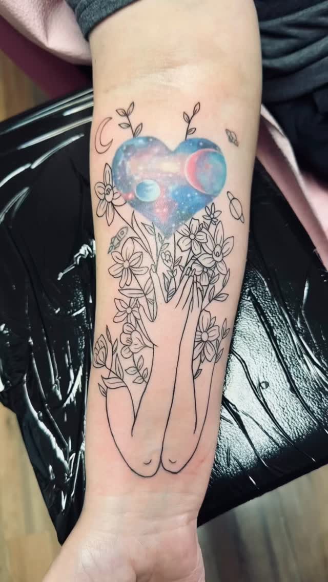 I had someone message me on my website to ask if I did tattoos…..
🤔 Maybe?
😆
I have just began tattooing a couple of the larger project pieces- and have just finished my designs for my other projects! Soooooo- I have availability to take on one larger scaled pice! Sleeve, back, thigh- leg, let me know if you are ready to start! I will send you a link to schedule a consultation. 🫶
#ladytattooers #tattooedwomen #tucsontattooartist #tattoodesigns #tattooideas