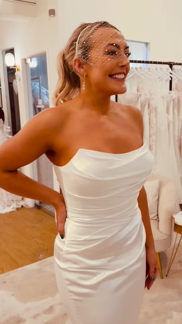 Dress on its own? 😍
Dress with ruffle cape? 🤩
Dress with neck scarf? 🥰
Dress with neck scarf and flower? 🌺
Which is your favourite?
Of course, we love them all, different vibes!
What we also know is this dress is spectacular and is perfect for all shapes.
Bigger boobs? - Higher neckline = more coverage
Tummy is the problem area? - Rouching gives more coverage
In love with this beautiful dress by @ellisbridals
As an Elite stockist we carry the whole Ellis collection. Come and try them on in the comfort of the boutique 🖤
#ellisbridals #yorkshirebridalboutique #bridalboutique #engaged #fitandflareweddingdress