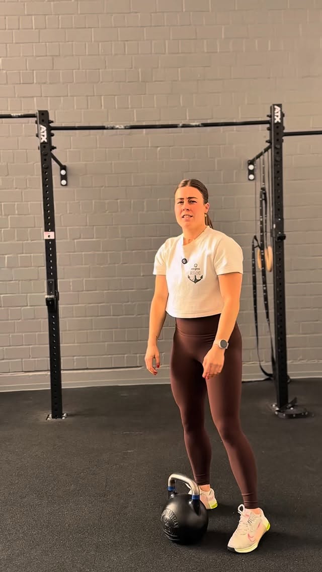 Kraftsport während der Schwangerschaft 🤰🏼🏋🏽♀️
________________________________________
Lasst mich den Mythos aufklären, dass eine Schwangere kein Kraftsport betreiben darf! Kraftsport gilt als sicher und gesundheitsfördernd.
Es ist eine gute Möglichkeit, sich als Schwangere fit zu halten, fit in die Entbindung zu gehen und vor allem auch fit nach der Entbindung zu sein!
Anbei findest du Links zu spannenden Studien, die zeigen, was für Vorteile Training während der Schwangerschaft haben kann! 🙌🏼🤝🏽
https://pubmed.ncbi.nlm.nih.gov/30337346/
https://pubmed.ncbi.nlm.nih.gov/38929738/
.
.
#pregnancy #schwangerschaft #präpartalestraining #trainingwährendderschwangerschaft #fitmums #mum #fitness #benefits #coaching #mumsworkout #mythos #aufklärung