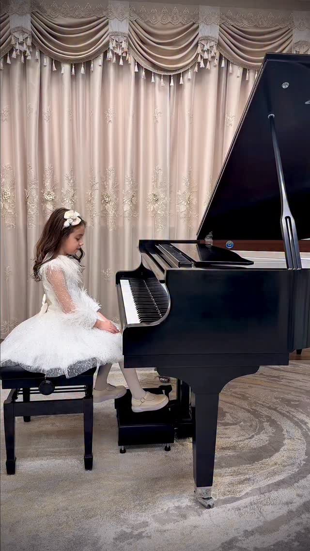 Alexandra (8) is a multiple gold award winner and with less than two years of piano study, she has added another beautiful achievement to her growing journey, earning Gold in the Repertoire Class at the North Shore Music Festival.
She performed Carl Czerny’s Etude Op. 599, No. 75, a melodic Moderato study that develops finger independence and evenness of touch, with delicate embellishments, scale like passages, rhythmic shifts and ornaments woven throughout.
Alexandra captured all of these elements with elegance and confidence, bringing clarity and musicality to every phrase.