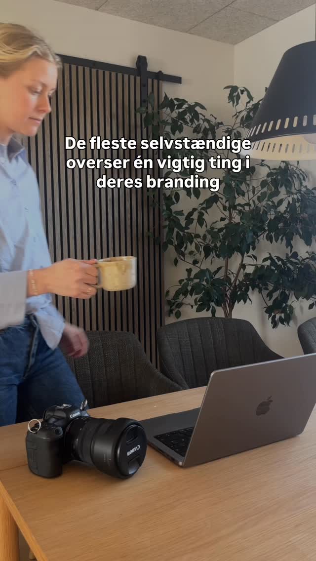 💭Vidste du godt at…
Vi husker 80% af det vi ser og kun 20% af det vi læser?
Derfor er det også bare så vigtigt, at dine branding billeder og videoer…
🌿 Afspejler dig og din virksomhed
🌿 Bakker din virksomheds budskab op
🌿 Viser dit WHY
🌿 Er personlige og autentiske
Jeg hjælper dig hele vejen - lige fra planlægning af din fotosession, hvilke billeder/videoer der ville være strategiske for DIG at få lavet, til vejledning ift. hvordan du skal stå/sidde/gøre og selve udførelsen 📸
Ved nogle af mine branding pakker, får du endda en PDF-guide med, til hvordan du kan bruge dine nye billeder/videoer i dit content - så du ikke står med 100 billeder du ikke ved hvad du skal gøre af.
Du kan læse mere om mine brandingshoots på min hjemmeside - link i bio 🌼
#brandingfotograf #personligbranding #iværksætter #brandingbilleder #selvstændig