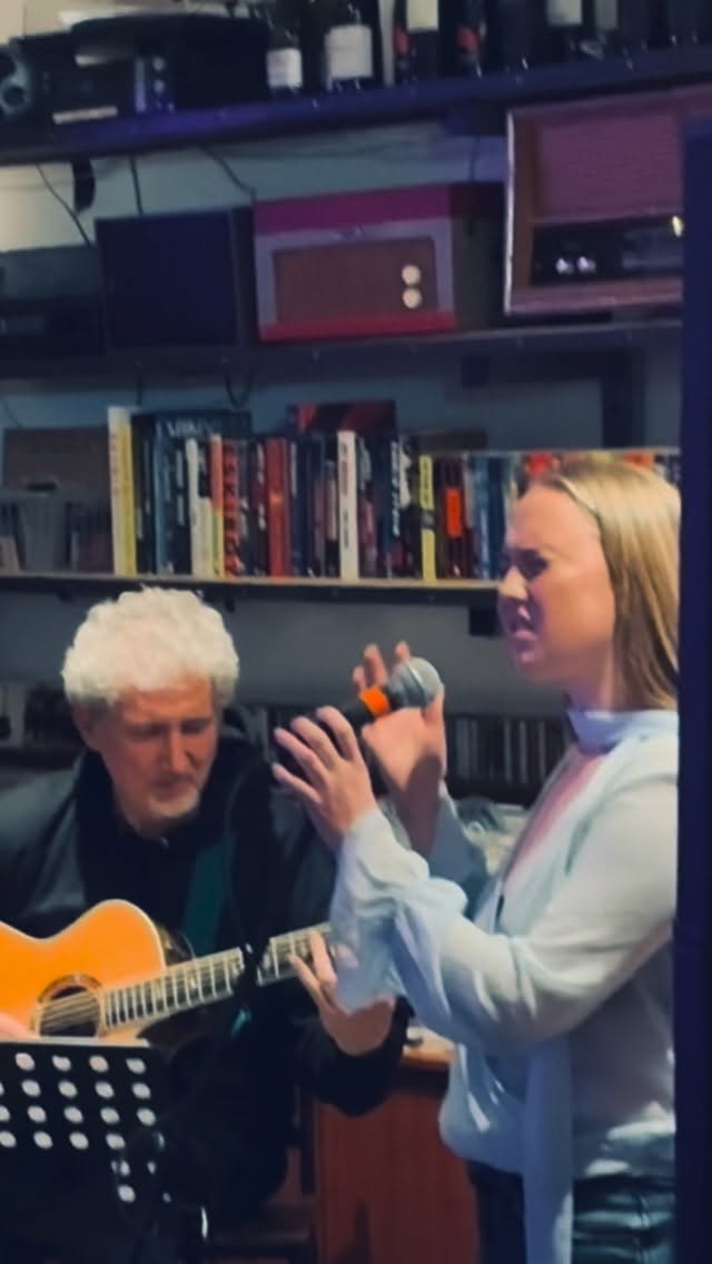 Delighted to have been able to host @evieb_._ last night in the shop celebrating the launch of her single Living in a Standstill. Fantastic singer and supported by her band for the night of Drazen Derek and @richie.buckley 🤩