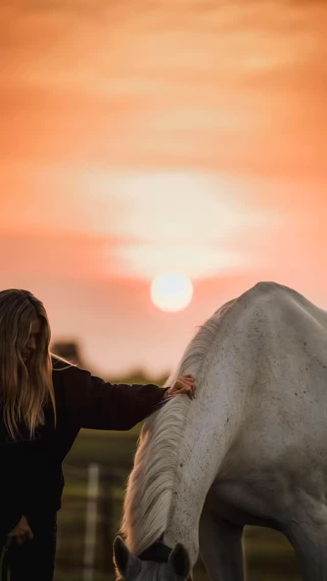 When you buy something handmade, you’re buying more than an object 🖤
You’re buying time, care, passion and a piece of someone’s heart ✨
.
📸 @lisaelmiger_photographie @mworld_photography