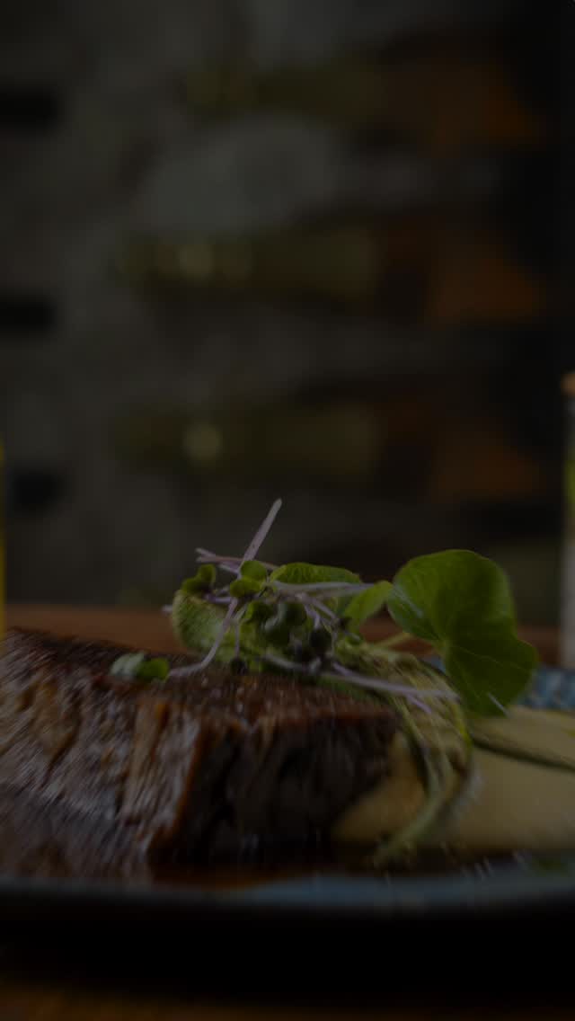 Essa semana a trilha sonora já tem nome e hora marcada.
Noites pra viver a experiência completa: boa música, boa mesa e aquele clima que só o Gonzalez entrega
Sempre às 19h30
Rua Rio São Francisco, 385 | Irecê/BA
Marca quem vai dividir a mesa com você e vem sentir isso ao vivo.