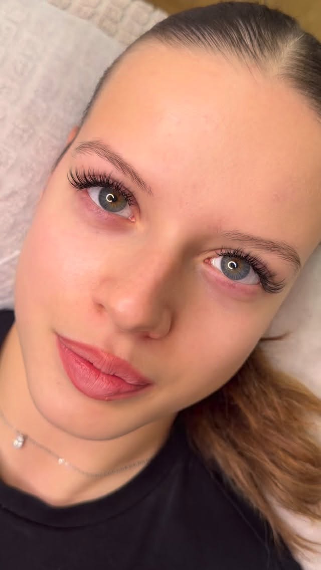 Fresh out of the shower?
Nope. Just your lashes. 💧😉
The Wet Look is that perfect mix of “naturally flawless” and “yes, I know I look this good.” Created with strategically closed, narrow lash fans, this style gives a glossy, slightly spiked effect — like damp lashes, but perfected.
Why is everyone obsessed?
✨ It makes your eyes look instantly more intense
✨ It’s clean, sleek, but still a little sexy
✨ It’s trendy, modern, and completely Instagram-worthy
Less fluff. More attitude.
If you want to wake up looking like you have your life together (even before your coffee hits ☕️😌), the Wet Look is calling your name.
📲 Appointments are limited — book now and let your lashes do the talking. 📍 Basel, Switzerland