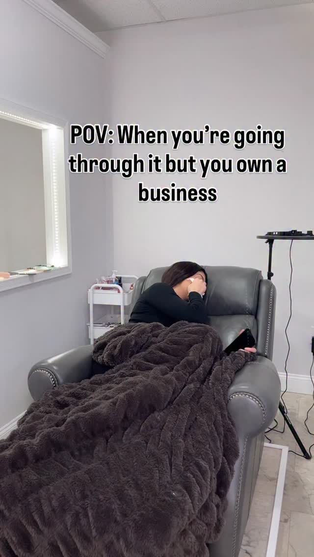 Running a business means showing up even when life is heavy. Some days you’re strong, some days you’re just surviving. But the doors still open.
@dressyourlash_
#lashtechlife #smallbusinesslife #entreprenurlife #salonownerlife #beautybusiness